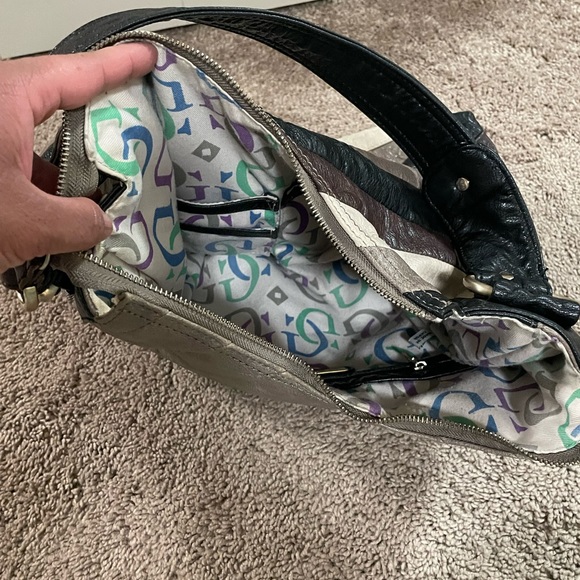 Guess Should Bag in earth tones - Picture 3 of 5